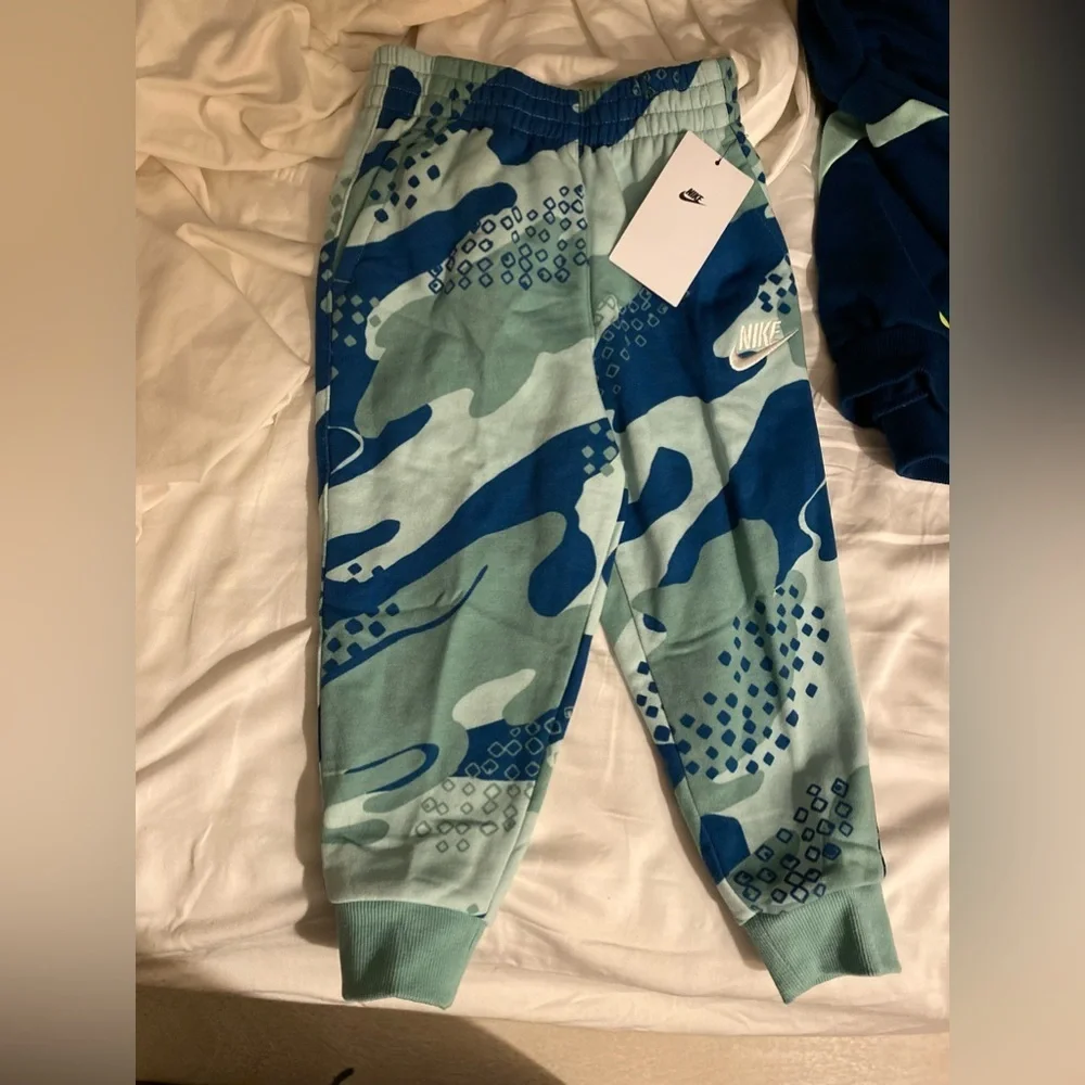 Nike Kids' Club Camo Fleece Joggers in Mineral